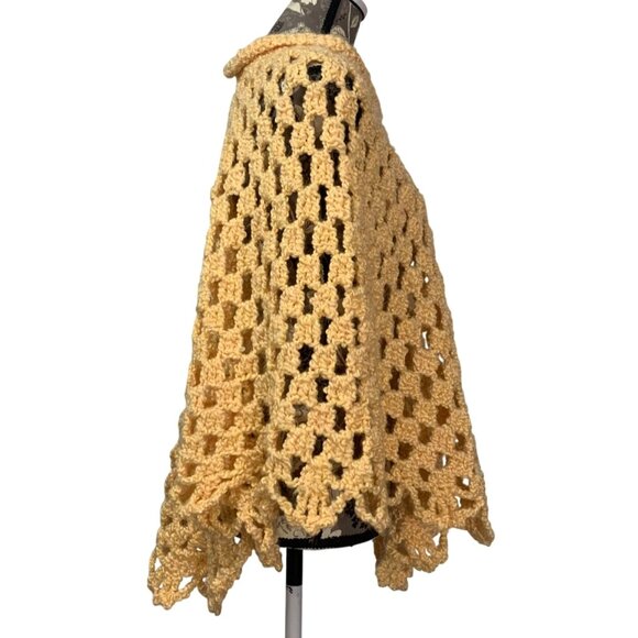 Vintage Handmade Crochet Golden Yellow Poncho Topper w/ Fancy Brooch OSFM - Picture 5 of 6